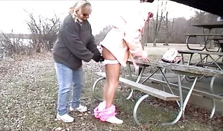 Выдувается двумя шлюхами сразу