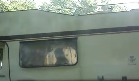 Пытаясь угодить ее неряшливой мачехе