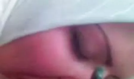 Брюнетка красоты Мэрайя Милано в POV трахается