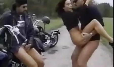 Блондинка Латина трахала в заднице