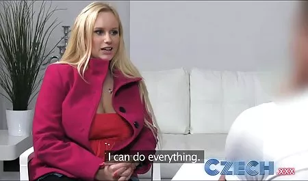 Busty Holly Heart заботится о молодом парне