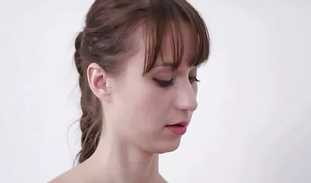 Сабрина Банки, массирующие какой-то член