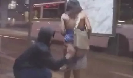 Сексуальная Стейси наклоняется к петуху Бена